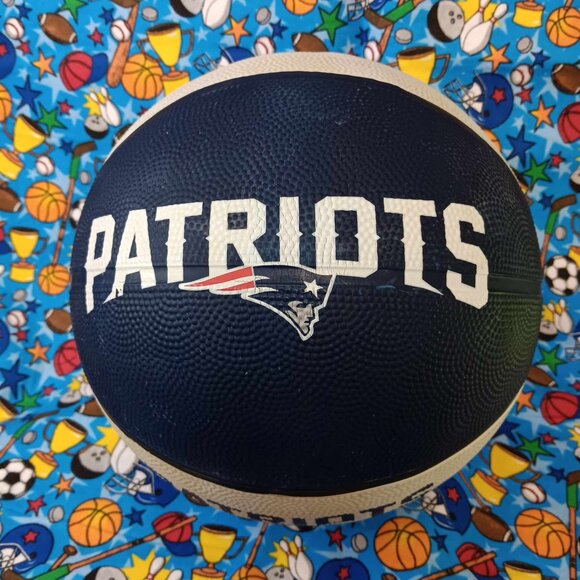 2018 New England Patriots BASKETBALL - Made by Good Stuff - Inflates to 8-9 Lbs - Picture 3 of 7